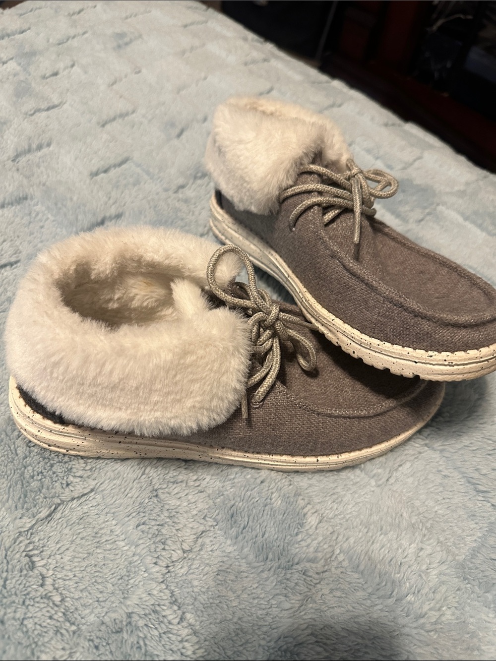 Hey Dude Women's Gray Faux-Fur Lined Slip-On Slippers